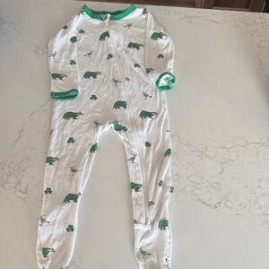 Kyte BABY White and Green Irish Kids Zippered Footie